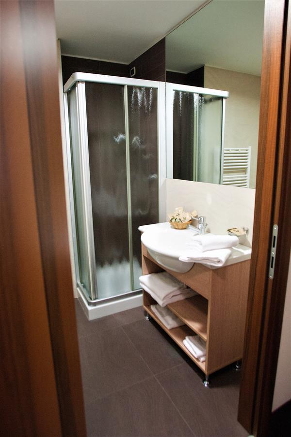 Hotel Capital ロヴィーゴ エクステリア 写真